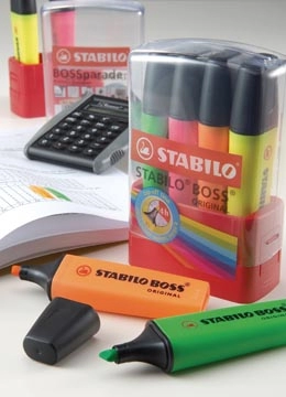 Een STABILO BOSS ORIGINAL markeerstift, Desk set Parade van 4 stuks in geassorteerde kleuren koop je bij Muys Kantoor & Kado