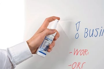 Een Legamaster reinigingsspray voor whiteboards, flesje van 125 ml koop je bij Muys Kantoor & Kado