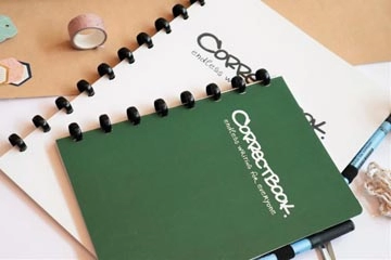 Een Correctbook A5 Original: uitwisbaar / herbruikbaar notitieboek, gelijnd, Forest Green (bosgroen) koop je bij Muys Kantoor & Kado