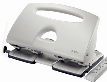 Een Leitz 4-gaats perforator perforator 5012: perforeert 25 blad koop je bij Muys Kantoor & Kado