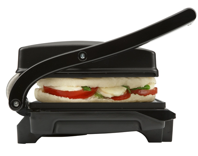 Een Tosti grillplaat Tristar GR-2650 zwart koop je bij VHK Kantoorartikelen