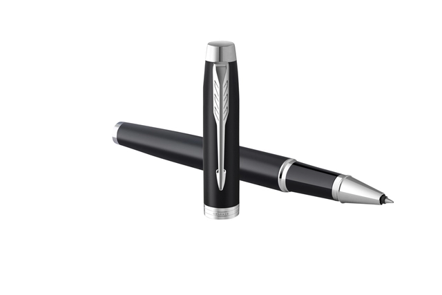 Een Rollerpen Parker IM matte black CT fijn koop je bij VHK Kantoorartikelen