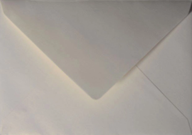 Een Envelop Papicolor EA5 156x220mm metallic ivoor pak à 6 stuks koop je bij Hoekmankantoorartikelen.nl