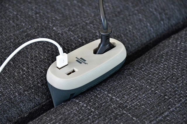 Een Laadstation Brennenstuhl Sofa 1 eurosocket 2 USB zwart/grijs koop je bij Hoekmankantoorartikelen.nl