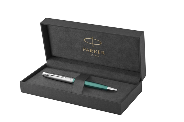 Een Balpen Parker Sonnet Essential sandblasted green lacquer CT medium koop je bij VHK Kantoorartikelen