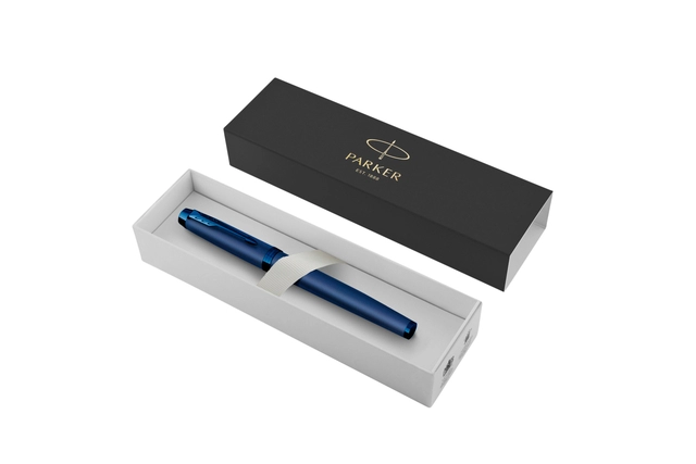 Een Vulpen Parker IM Monochrome blue medium koop je bij VHK Kantoorartikelen