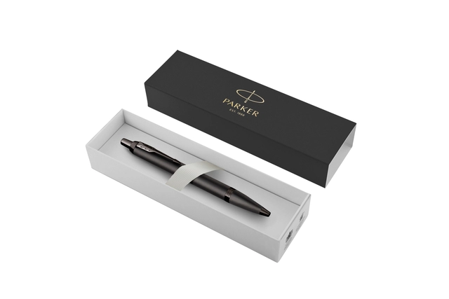 Een Balpen Parker IM Monochrome bronze medium koop je bij VHK Kantoorartikelen