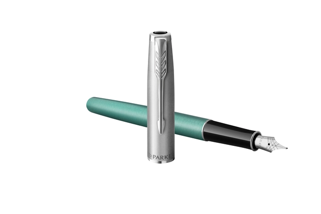 Een Vulpen Parker Sonnet Essential green lacquer CT fijn koop je bij VHK Kantoorartikelen