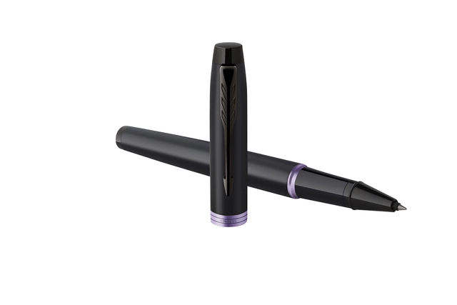 Een Rollerpen Parker IM black purple vibrant ring fijn koop je bij VHK Kantoorartikelen