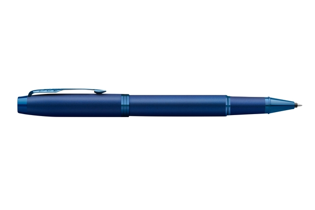 Een Rollerpen Parker IM Monochrome blue fijn koop je bij VHK Kantoorartikelen