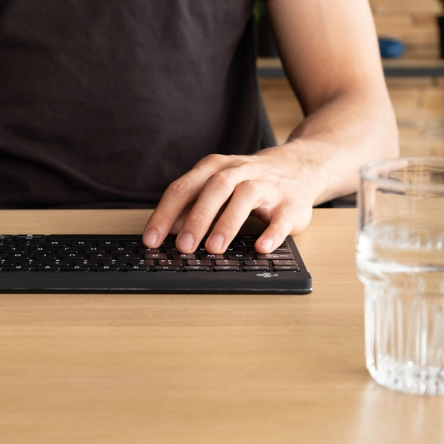 Een Toetsenbord R-Go Ergonomisch Compact Break QWERTY koop je bij Hoekmankantoorartikelen.nl