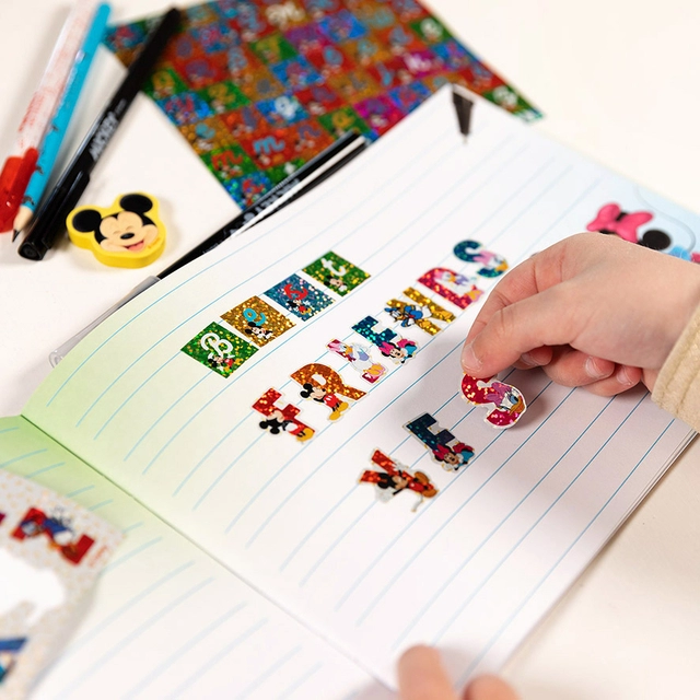 Een Handletterset Disney Mickey en Minnie koop je bij VHK Kantoorartikelen