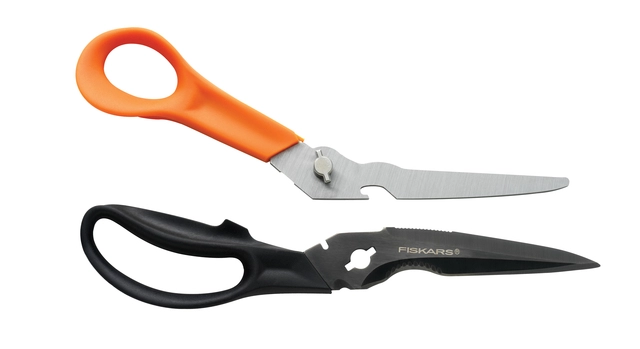 Een Schaar Fiskars 230mm Cuts and More Multi-tool koop je bij VHK Kantoorartikelen