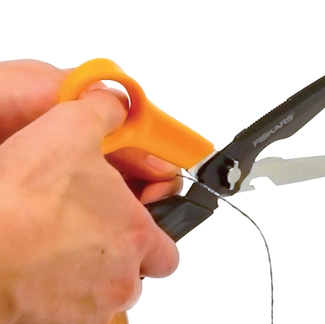 Een Schaar Fiskars 230mm Cuts and More Multi-tool koop je bij VHK Kantoorartikelen