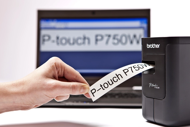 Een Labelprinter Brother P-touch TZe PT-P750W desktop 24mm zwart koop je bij Hoekmankantoorartikelen.nl