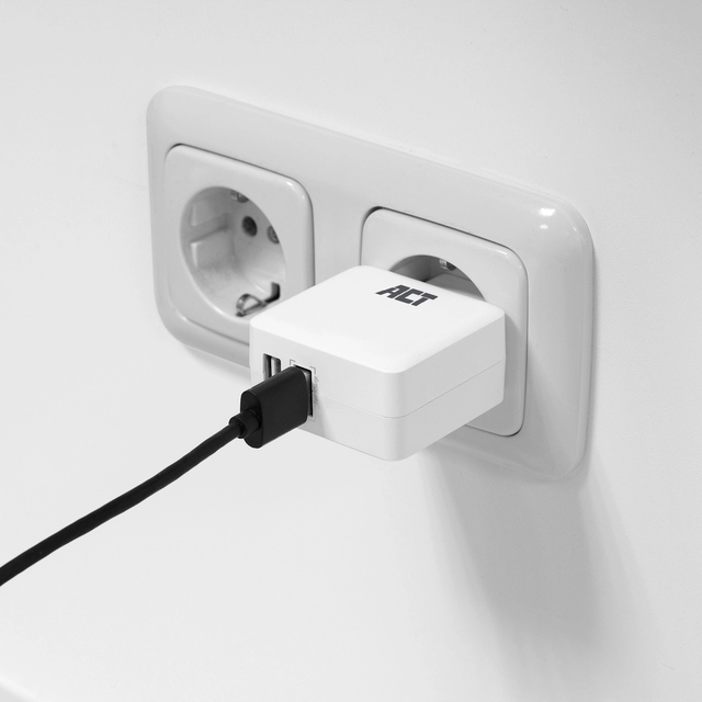 Een Oplader ACT USB 2 poorts Quickcharge 30W wit koop je bij VHK Kantoorartikelen