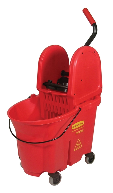 Een Mopemmer Rubbermaid Wavebrake met wringer 33L rood koop je bij Hoekmankantoorartikelen.nl