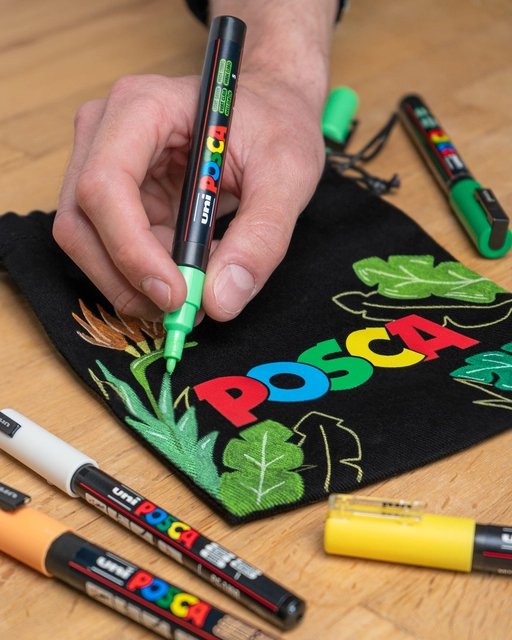 Een Verfstift Posca meubel met 281 kleuren en breedtes assorti koop je bij Hoekmankantoorartikelen.nl