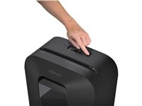 Een Papiervernietiger Fellowes Powershred LX70 snippers 4x40mm zwart koop je bij VHK Kantoorartikelen