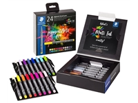 Een Brushpen Staedtler PigmentArts set à 24 kleuren koop je bij Hoekmankantoorartikelen.nl