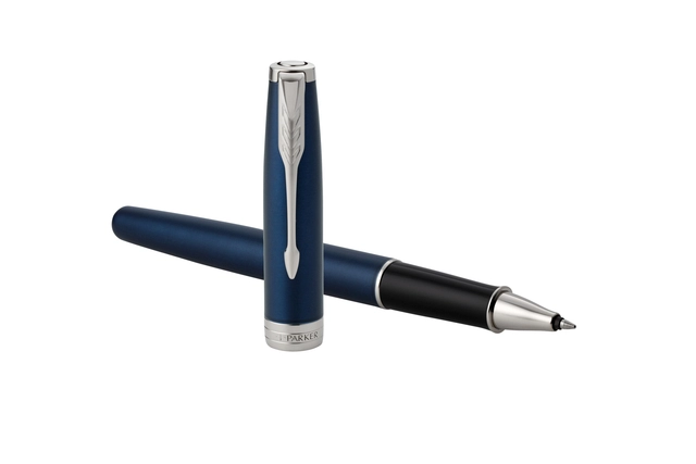 Een Rollerpen Parker Sonnet blue lacquer PT fijn koop je bij VHK Kantoorartikelen