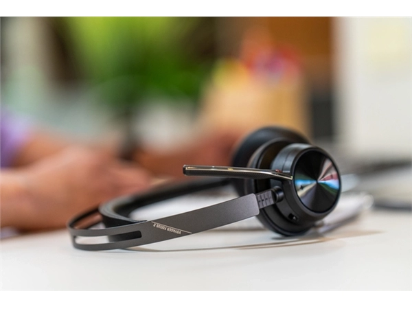 Een Headset HP POLY Voyager Focus 2 USB-C met oplaadstation koop je bij Continu Kantoor