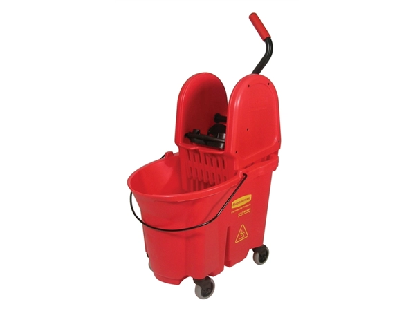 Een Mopemmer Rubbermaid Wavebrake met wringer 33L rood koop je bij Hoekmankantoorartikelen.nl