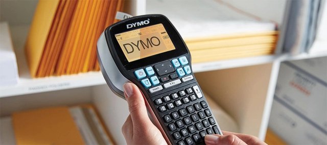 Een Labelprinter Dymo LabelManager 420P draagbaar abc 19mm zwart koop je bij VHK Kantoorartikelen