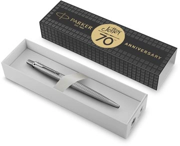 Een Parker Jotter balpen special edition 70th Anniversary, stainless steel CT, medium, in giftbox koop je bij Muys Kantoor & Kado