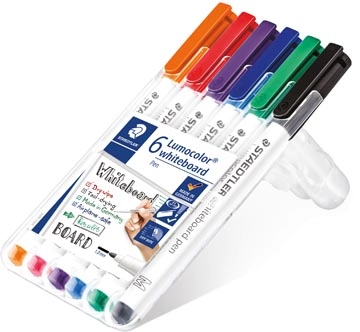 Een Staedtler whiteboard pen Lumocolor Pen, opstelbare box met 6 stuks in geassorteerde kleuren koop je bij Muys Kantoor & Kado