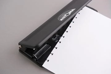 Een Atoma perforator zwart koop je bij best4office