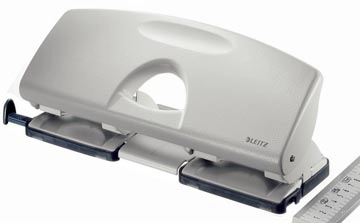 Een Leitz 4-gaats perforator perforator 5022: perforeert 16 blad koop je bij best4office