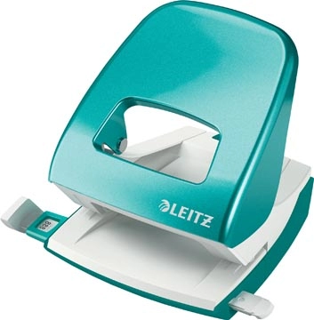 Een Leitz WOW perforator, 30 blad, ijsblauw, op blister koop je bij Muys Kantoor & Kado