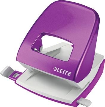 Een Leitz WOW perforator, 30 blad, paars, op blister koop je bij Muys Kantoor & Kado