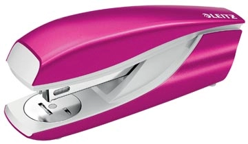 Een Leitz NeXXt WOW 5502 nietmachine, roze metallic, op blister koop je bij best4office